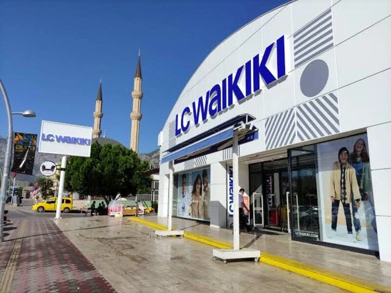 Магазин одежды Вайкики в Кемере
