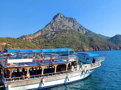 Plaukimas laivu į Vėžlių paplūdimį Čamyuvoje