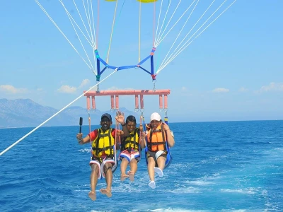 Parasailing in Kiris