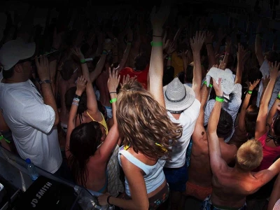 Kiris night party boat tour